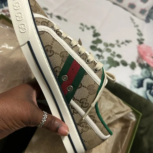 Gucci shoes never worn looking for new home - Picture 2 of 4